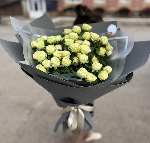 Букет Белые кустовые розы Солинеро в Гороховце