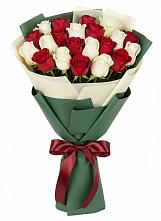 Букет Микс из красных и белых роз в Гороховце