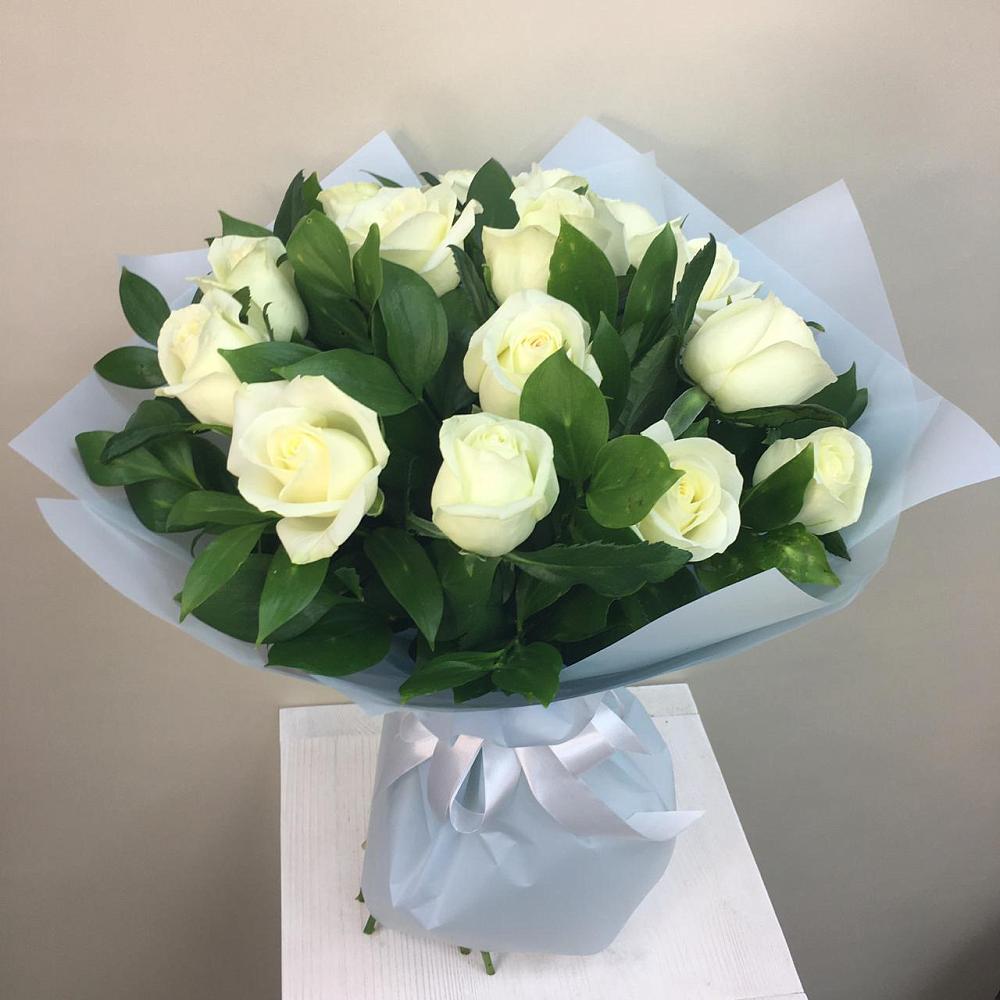 Букет 15 Белых роз Проуд в Гороховце