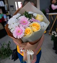 Букет цветов из:  Герберы, Розы и Хризантемы в Гороховце