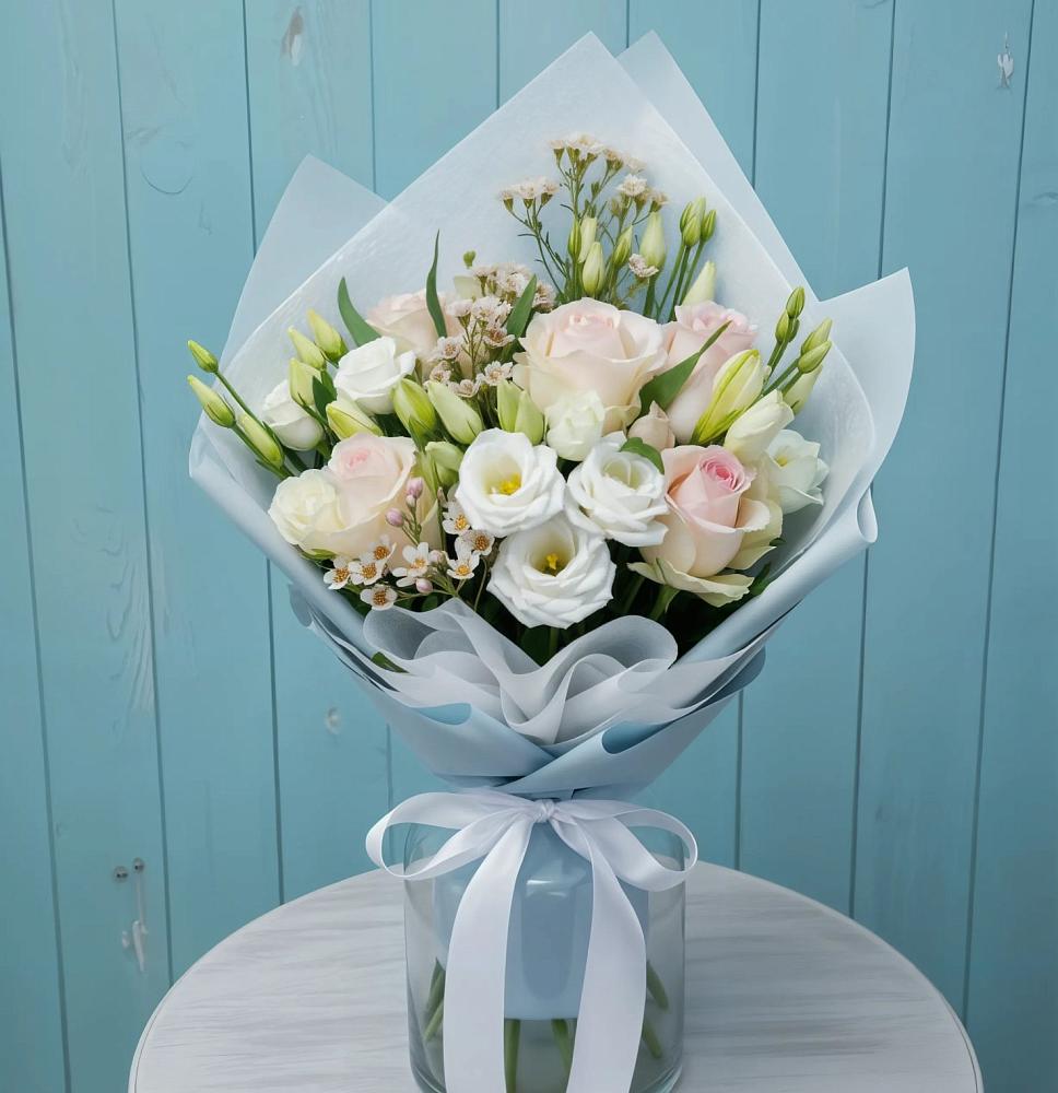 Букет цветов из: Розы и Лизиантусы в Гороховце