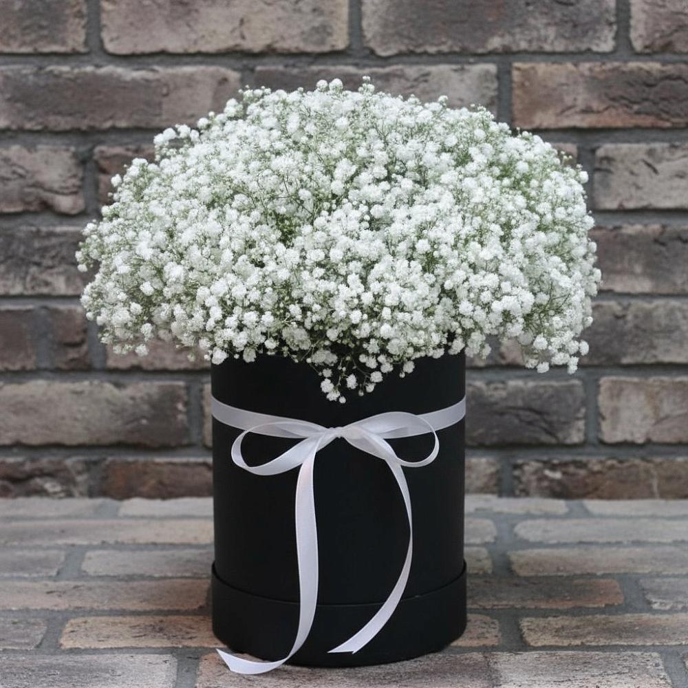 Цветочная композиция из Гипсофила в шляпной коробке в Гороховце