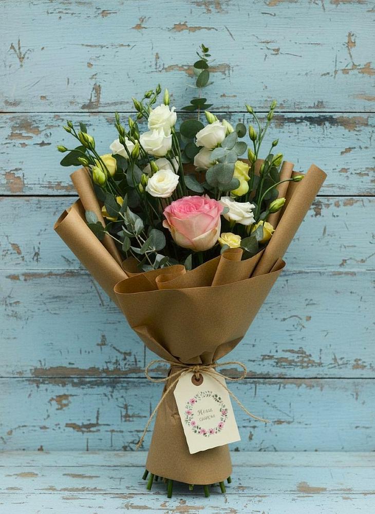 Букет цветов из: Розы и Лизиантусы в Гороховце