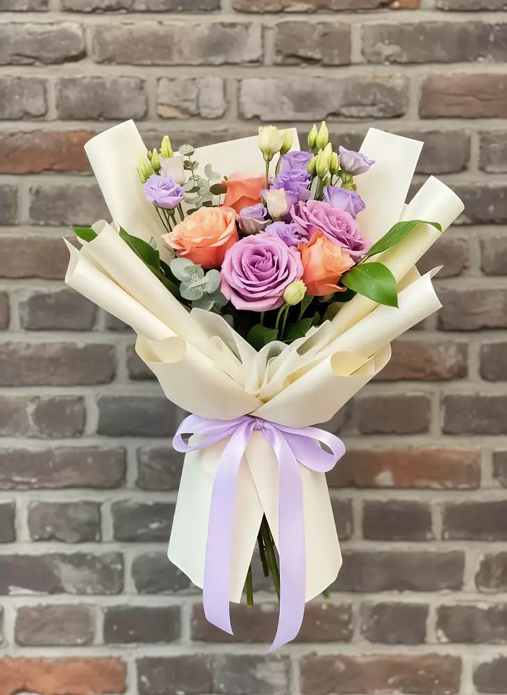 Букет цветов из: Лизиантусы и Розы в Гороховце