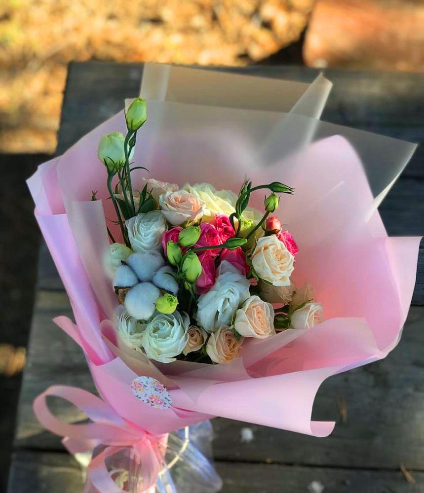 Букет цветов из: Розы и Лизиантусы в Гороховце