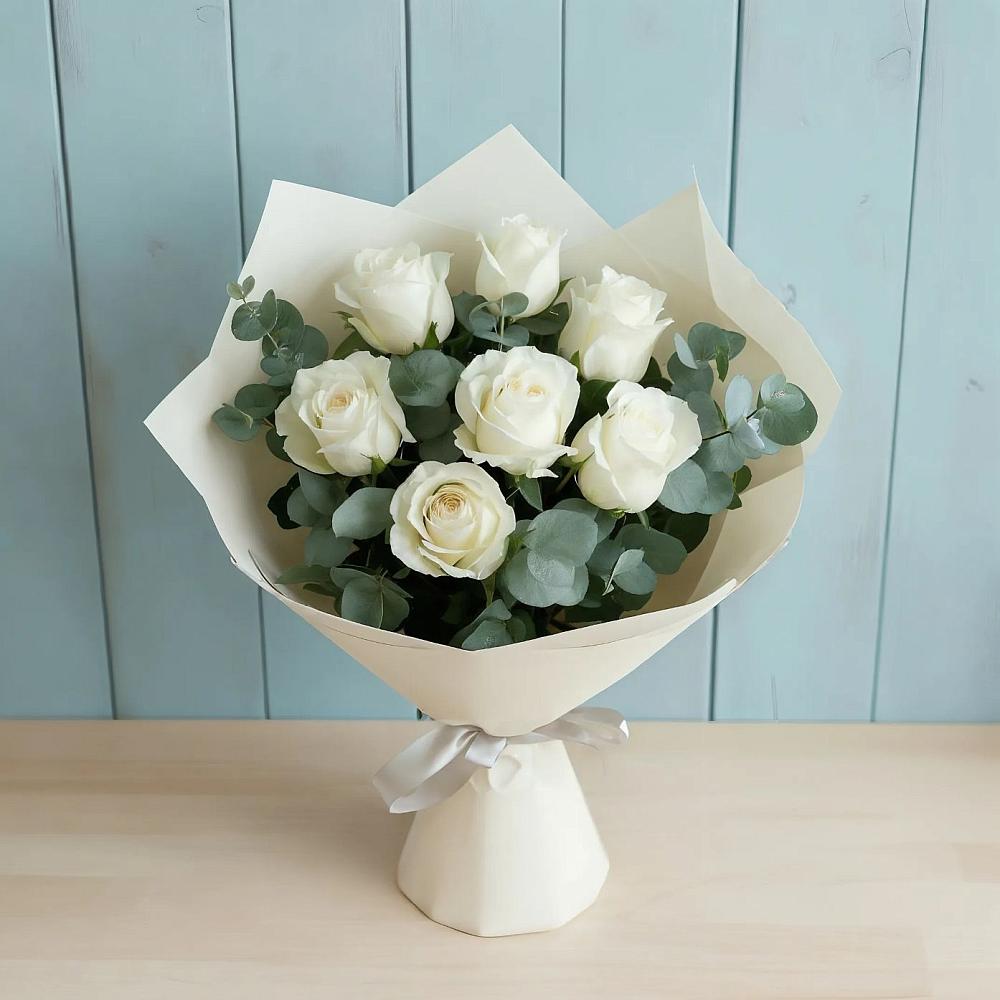 Букет Белые розы в Эвкалипте в Гороховце