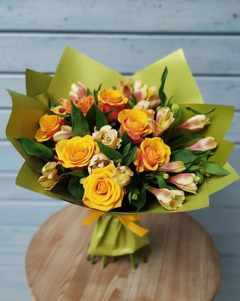 Букет цветов из: Альстромерии и Розы в Гороховце