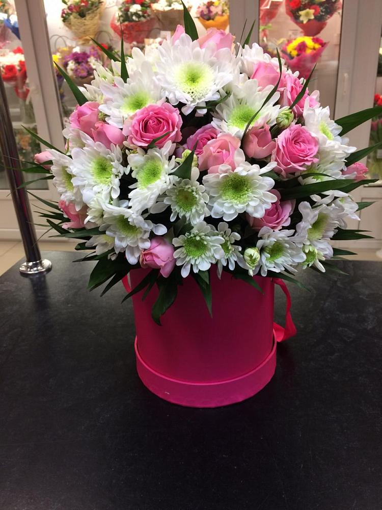 Цветочная композиция из Розы и Хризантемы в шляпной коробке в Гороховце