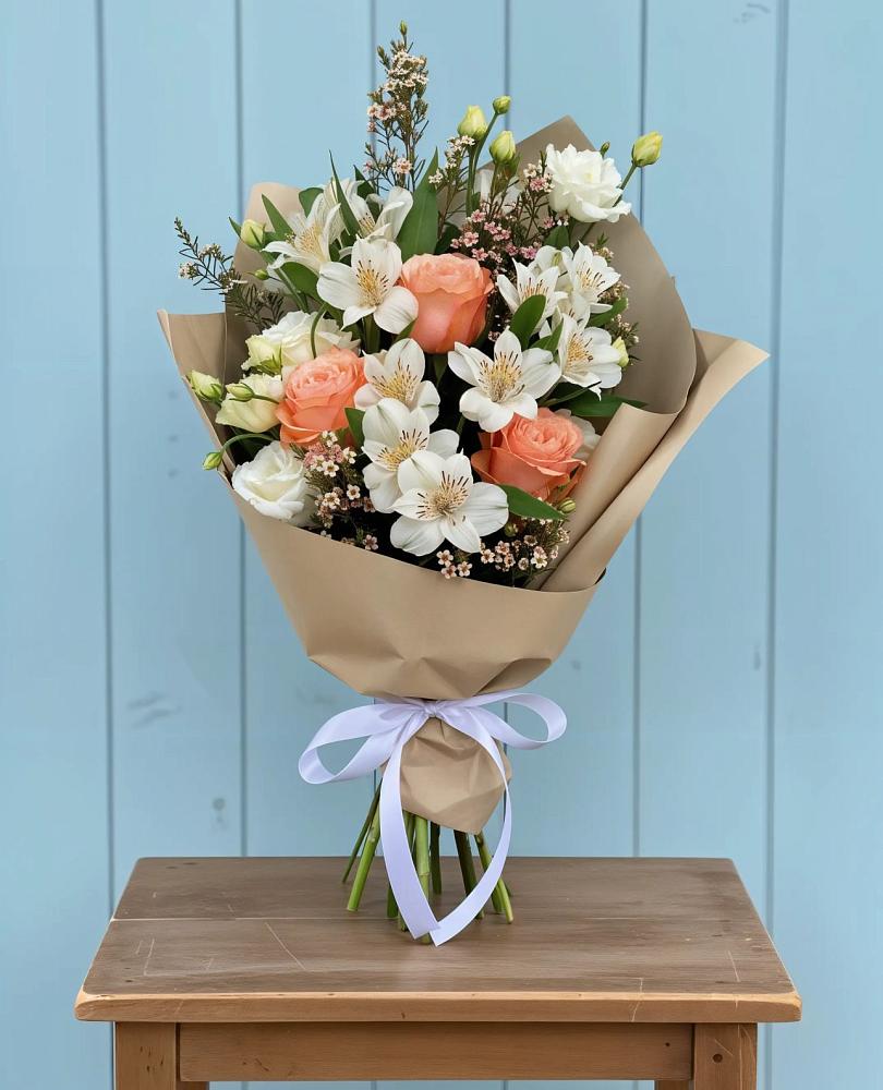 Букет цветов из: Альстромерии, Лизиантусы, Розы и Хризантемы в Гороховце