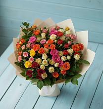 Букет Микс из разноцветных кустовых роз в Гороховце