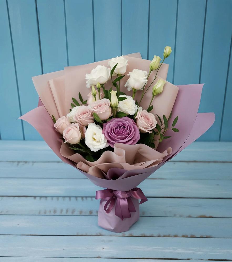 Букет цветов из: Розы и Лизиантусы в Гороховце